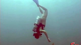 Nude girl underwater erotic video