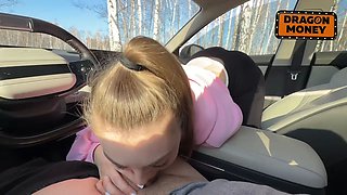 Hot bitch hitchhikes in tight gym leggings, shows off her tits and ass, and pays for the ride with sex