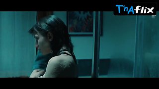 Carlotta Antonelli Ass, Globes Sequence in Takeaway