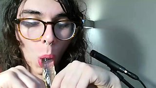 Cute amateur webcam teen girl toying pussy on webcam