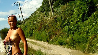 My teen stepdaughter gave me a delicious blowjob while we were walking by the sea