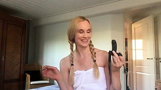 Blonde emo amateur solo masturbation