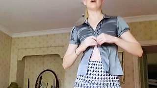 amateur blonde solo webcam