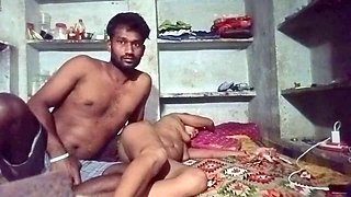 Indian village bhabi gets down with her boyfriend