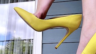 Amateur Foot Fetish Girlfriend Sucks and gives a Footjob