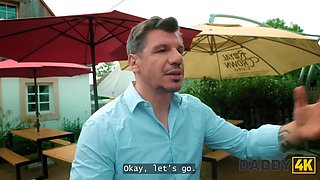 Daddy4k. risky outdoor screw with bf's daddy