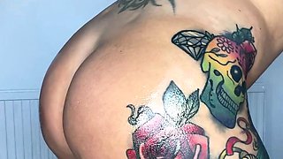 Hot amateur teen girl with big boobs toying pussy on cam