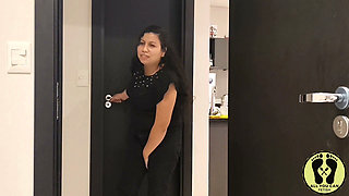 PEE DESPERATION IN COUPLE DIRTY TOILET
