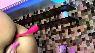 Close up MILF masturbation