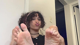 I’m Sooo Horny I Just Squirted Piss All Over My Pretty Soft Soles