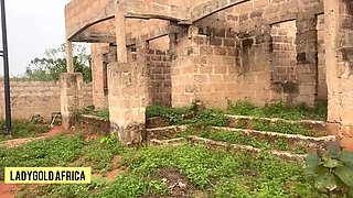 The Beautiful Lost Princess in a New Area but Find Both Help