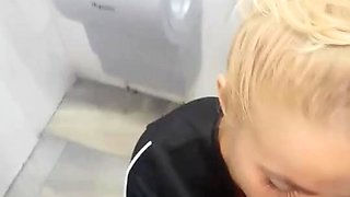TEEN WANT TO FUCK IN PUBLIC TOILET