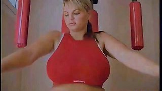 Kelly Fingers Big Tits in Gym