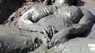 Hot muscled stud tommy defendi sizzling outdoor solo jerking