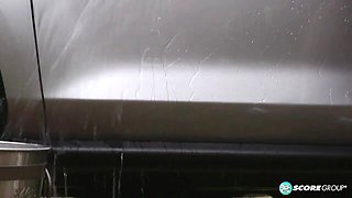 Big-boobed soloing brunette Vee VonSweets plays with her shaved pussy