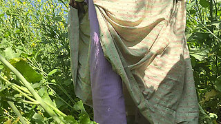 Desi Girlfriend Outside Injoy, Full XXX Video