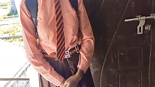 Indian Desi School Girl Come to Oyo Hotel and Fucking Hard in Big Cock