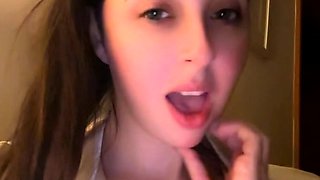 Brunette Solo Webcam Masturbation
