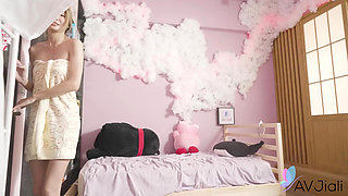 Horny Nerd with Magic Game Controler Fucks Hot Stepsis Li Zhiyan