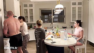 XXL featuring Margot Dulac's doggy trailer