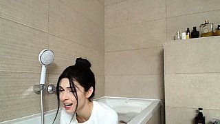Brunette Couch Webcam Solo Fun Masturbating