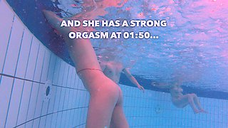 CHINESE GIRL HAS STRONG JET ORGASM