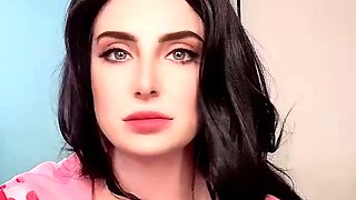 Big boob brunette masturbates on webcam