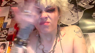 Goth Girl Glitterqueen1999 Stretches Her Button Nose with Ni