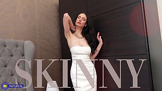 Silvia Sin Is A Skinny Mom With A Big Pussy And Has The Urge To Masturbate In Bed