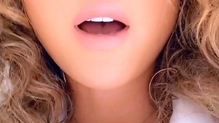 Big boob brunette masturbates on webcam