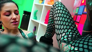 Wild Goth Latex Lesbian Fisting, Squirting,Anal Gapes