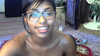 Webcam beauty and her toys have solo sex