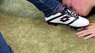His Fucking Face and Tongue Is Cleaning Her Soccer Shoes! - Dave Moon - Jennifer - Bbusting licking