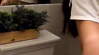 Fast Risky Masturbation in Night Club Wc