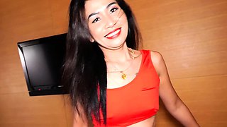 Thai teen lapdancer Au rides on big cock