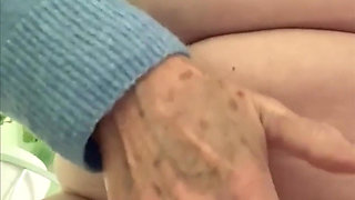 Goldschatz59 Has to Piss on New Year's Day