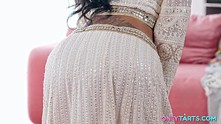Bonus - Busty Indian Porn Queen Yasmina Khan Masturbate for You