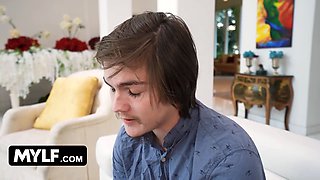 Strict cougar chief fucks the fresh intern to improve his spectacle - milfty
