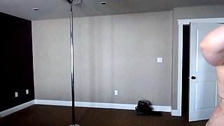 Brunette solo masturbation on webcam