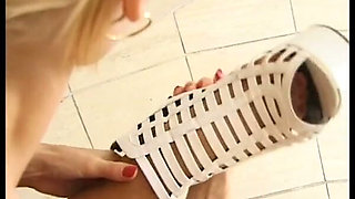 Top Babe and Her Funny Pee Games: It's so Sexy