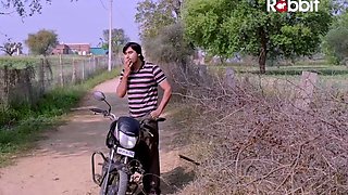 Indian babe toys her pussy on webcam