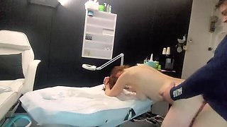 Amateur MILF Gets Happy Ending Massage - Masseur Fucks Her Hole & Makes Her Orgasm Loud