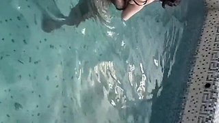 تریسام جدید چند پارتی سکس دوبل داخل استخر با کیر کلفت و بزرگ