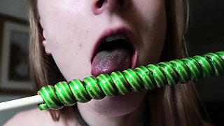Cute amateur webcam teen girl toying pussy on webcam