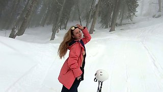 Exhibitionist Skiing: Blonde Flashes in Cable Car