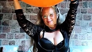 Big boob brunette masturbates on webcam