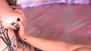 Bi Girl Scissoring and Pussy Feasting