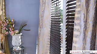 Bailey Brooke And Layla London Have A Sizzling 3some With The Pizza Stud