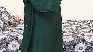 Very Hot Pakistani Muslim Niqab Women Masturbation by Dildo