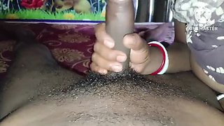 Desi Bhabhi Shows Her Giant Tits and Big Ass in Homemade Indian Sex